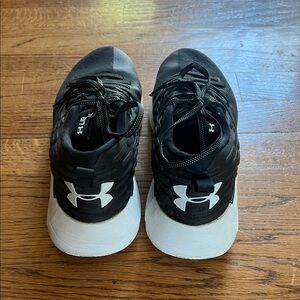 Under Armour women’s basketball 🏀 shoes-size 8 (read description)
